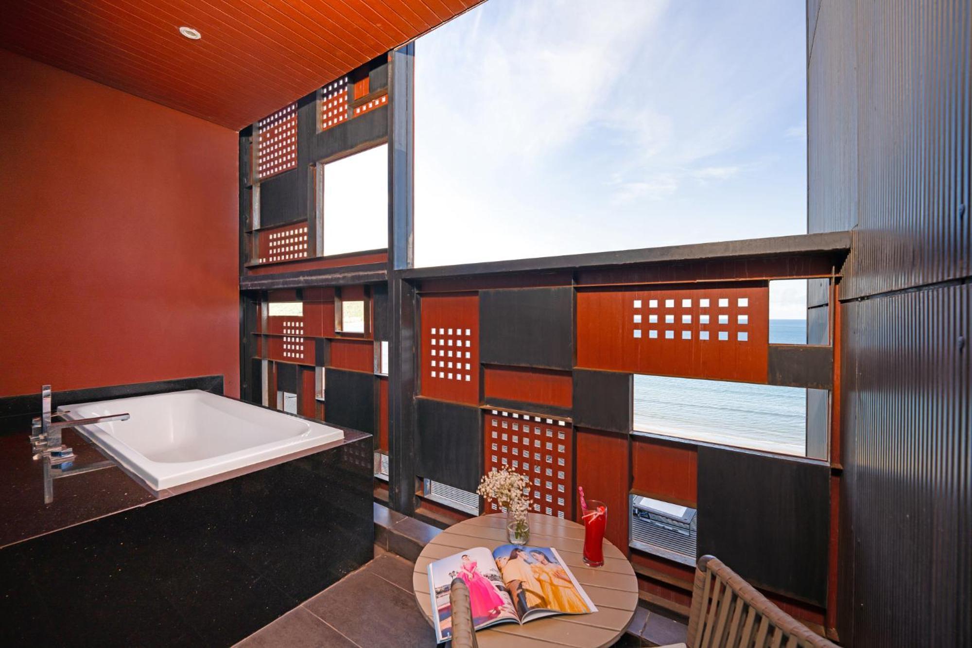 The Code Hotel & Spa Da Nang Esterno foto